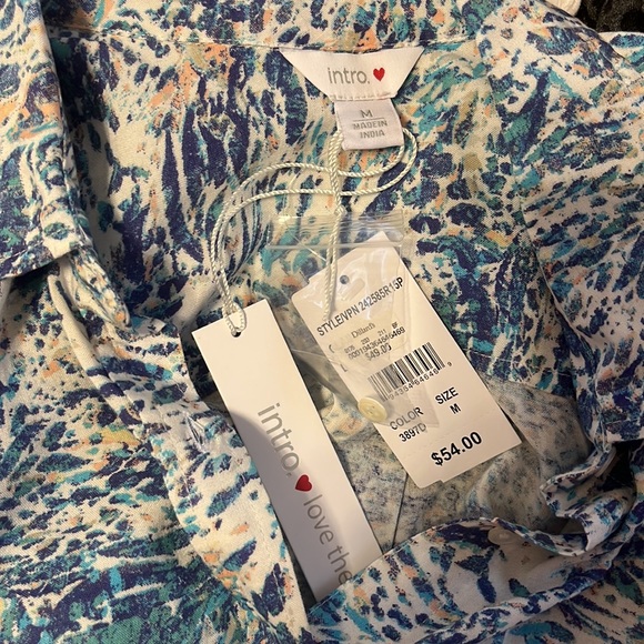 Intro love the fit blouse - Picture 5 of 5